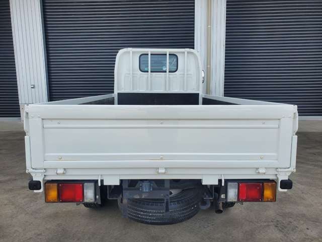 Isuzu Elf 8
