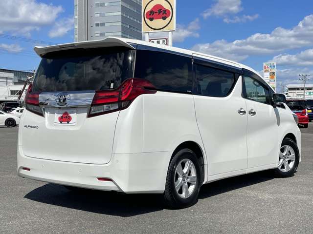 Toyota Alphard 4