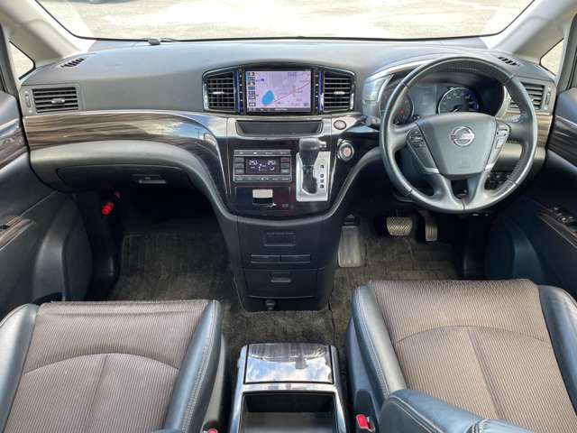 Nissan Elgrand 5