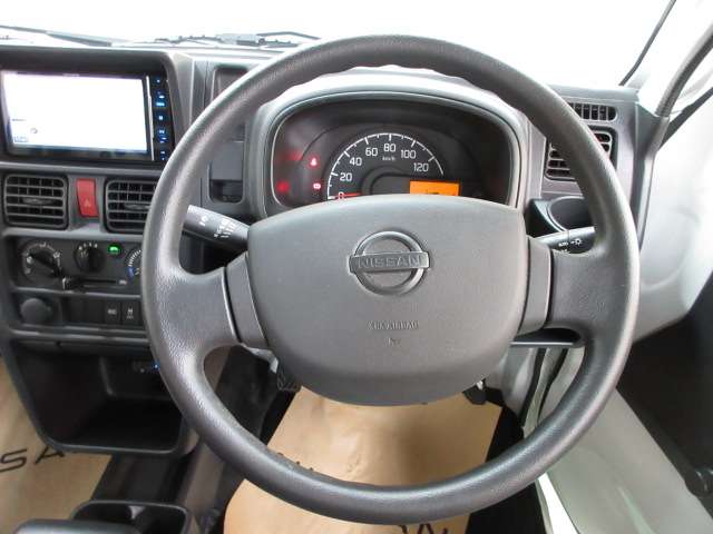 Nissan NT100 Clipper 12