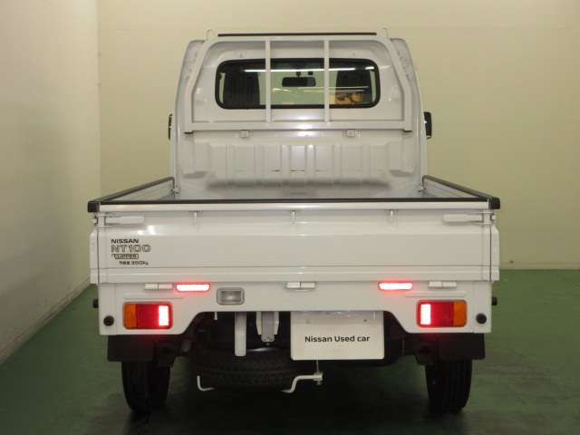 Nissan NT100 Clipper 6