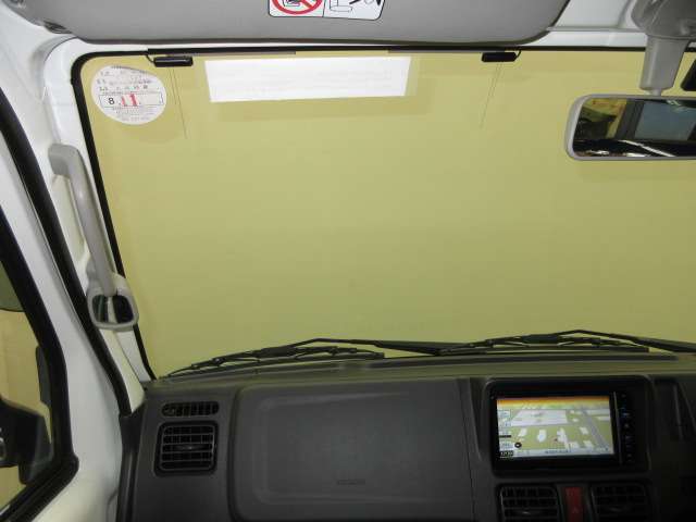 Nissan NT100 Clipper 9