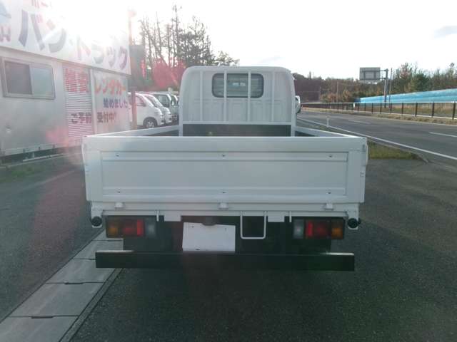 Isuzu Elf 6