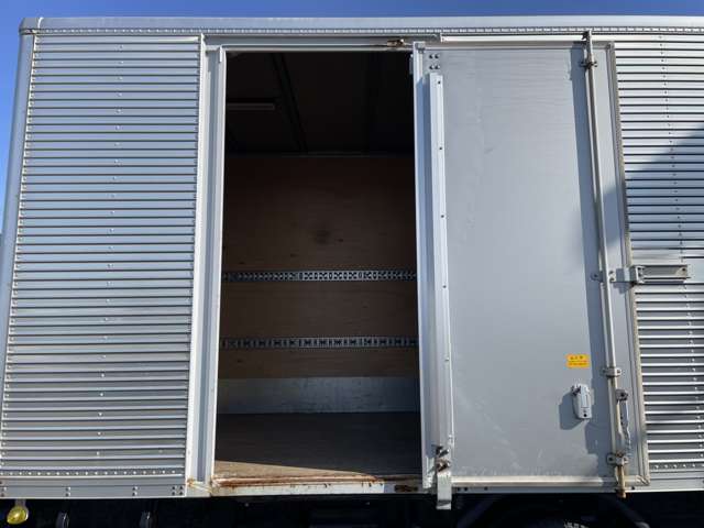 Isuzu Elf 11