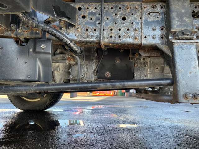 Isuzu Elf 12