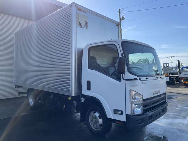 Isuzu Elf 3