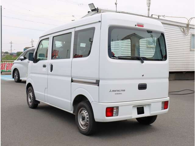 Mitsubishi Minicab Van 8