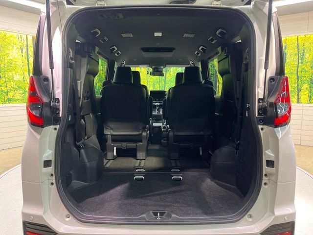 Toyota Noah 11