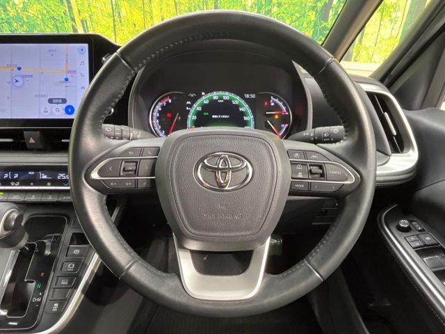 Toyota Noah 12