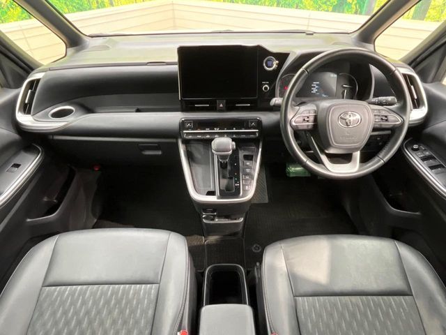 Toyota Noah 2