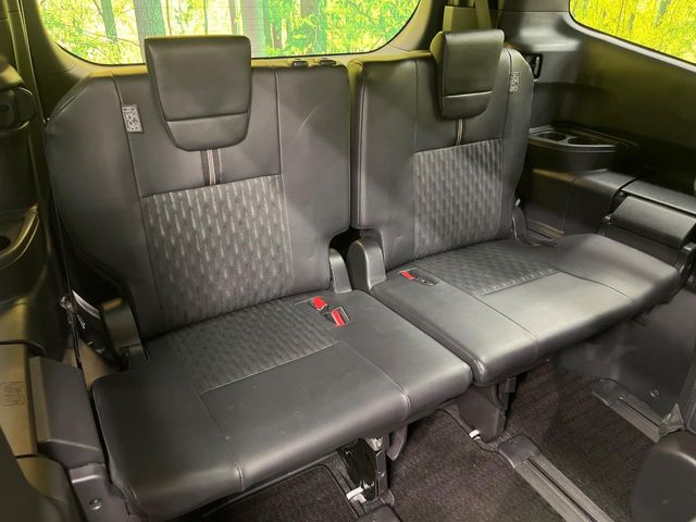 Toyota Noah 10