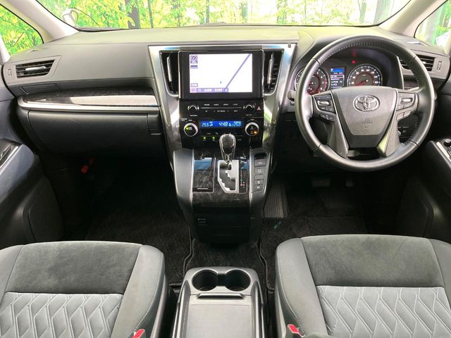 Toyota Alphard 2