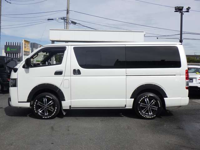 Toyota Hiace Van 13