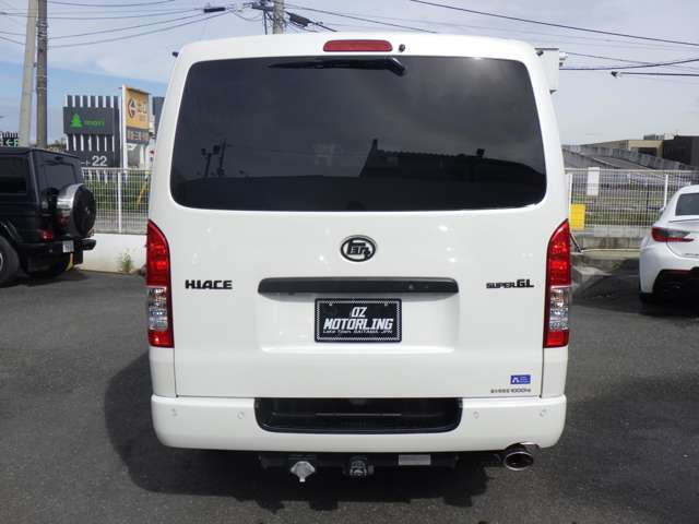 Toyota Hiace Van 11