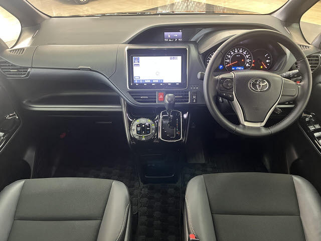 Toyota Noah 3