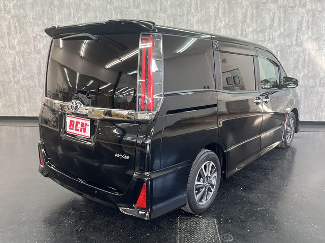 Toyota Noah 5