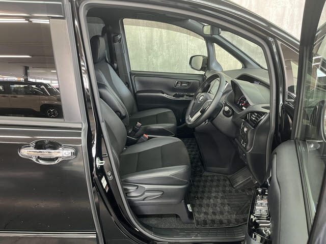 Toyota Noah 7