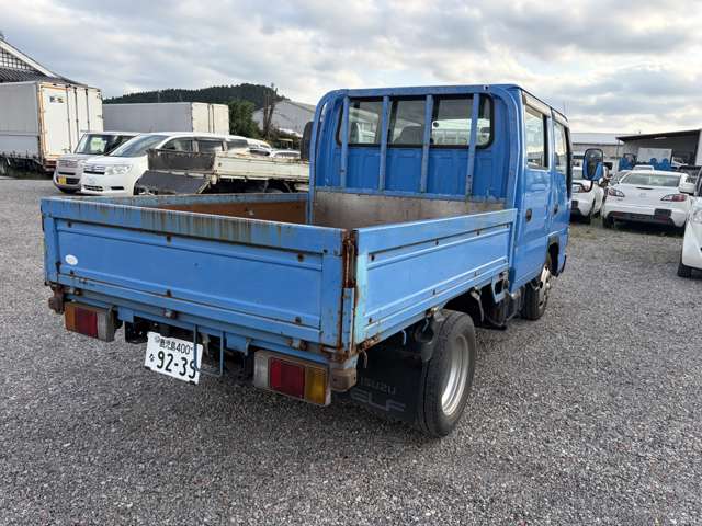 Isuzu Elf 4