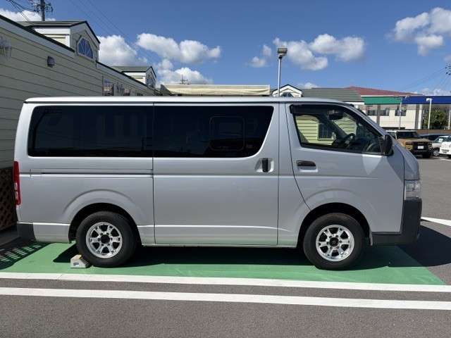 Toyota Hiace Van 2