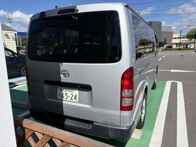 Toyota Hiace Van 3