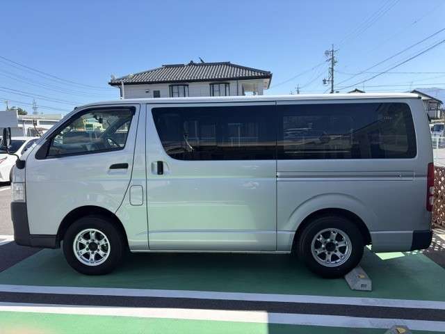 Toyota Hiace Van 4