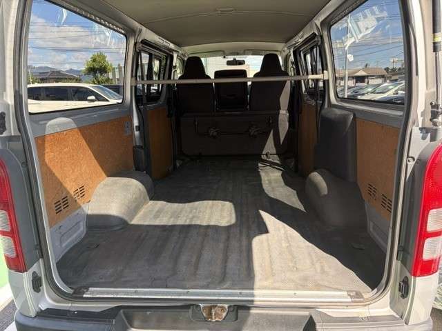 Toyota Hiace Van 6