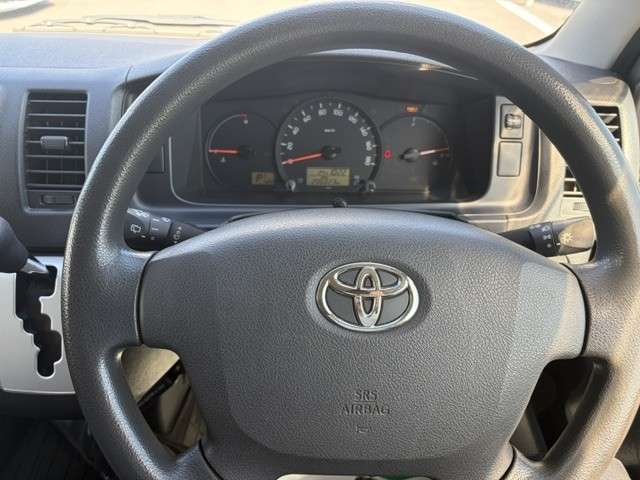 Toyota Hiace Van 7