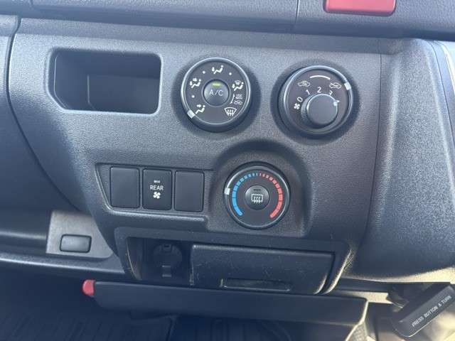 Toyota Hiace Van 8