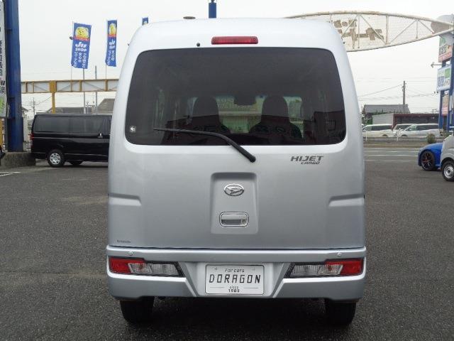 Daihatsu Hijet Cargo 4