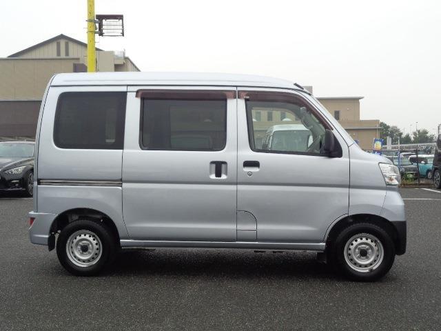 Daihatsu Hijet Cargo 6