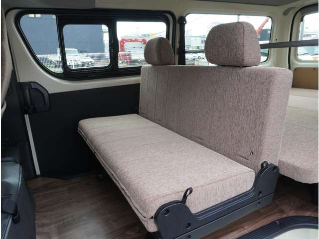 Toyota Hiace Van 4