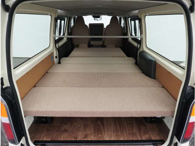 Toyota Hiace Van 5