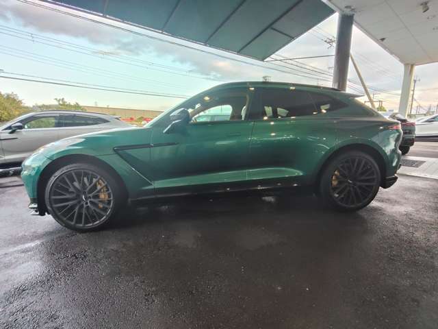 Aston Martin DBX 11