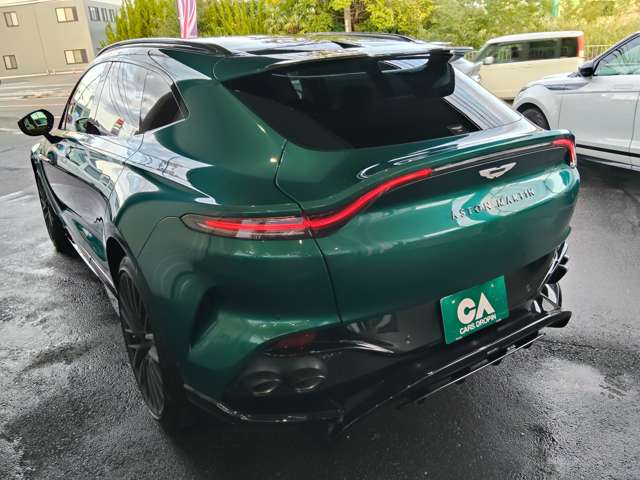 Aston Martin DBX 12