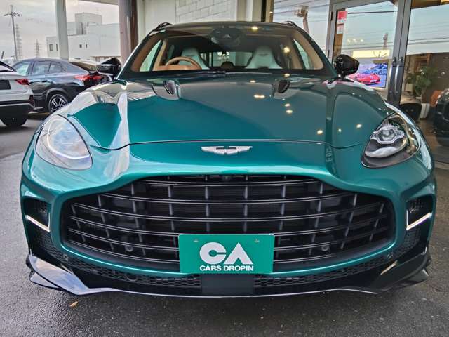 Aston Martin DBX 9