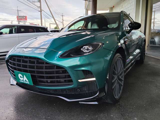 Aston Martin DBX 10