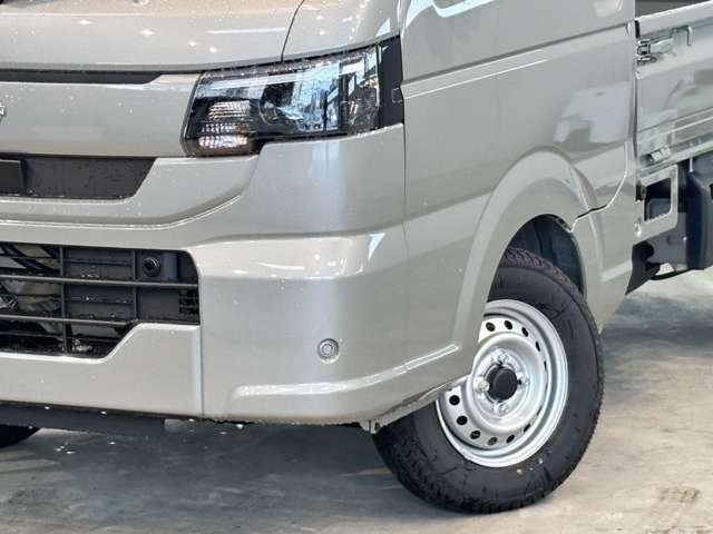 Nissan Clipper Truck 8