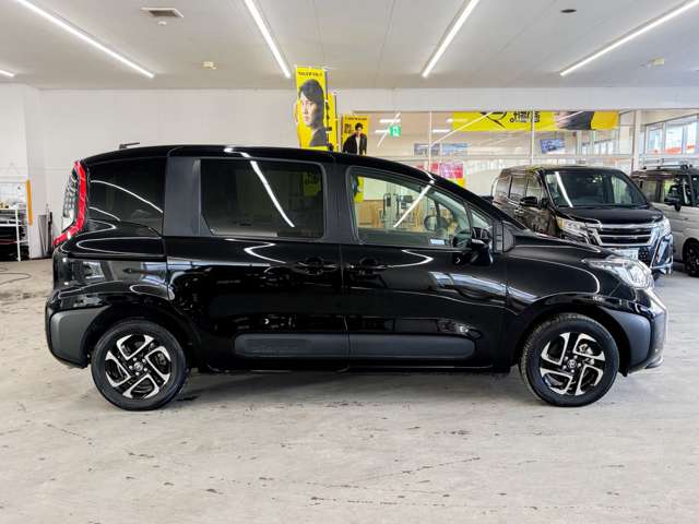 Toyota Sienta 12