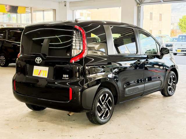 Toyota Sienta 4