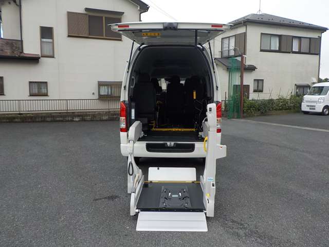 Toyota Hiace Van 11
