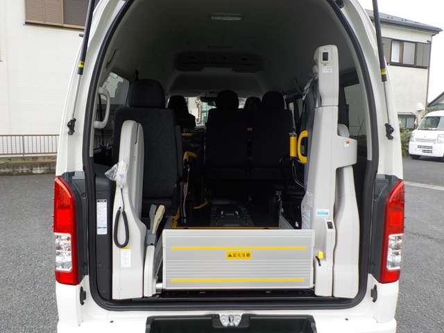 Toyota Hiace Van 12