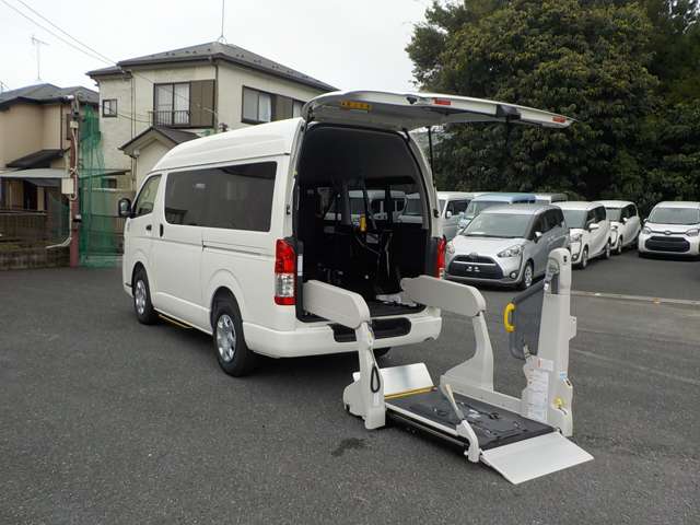 Toyota Hiace Van 10