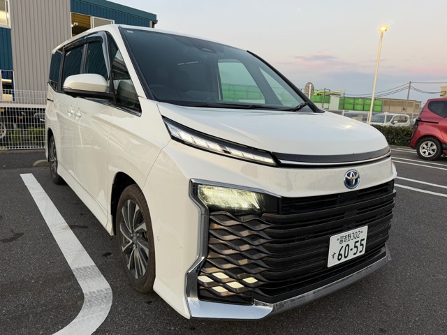 Toyota Voxy 2