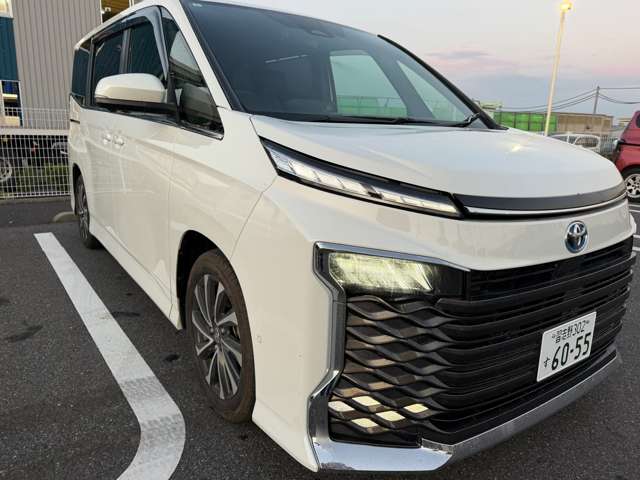 Toyota Voxy 3