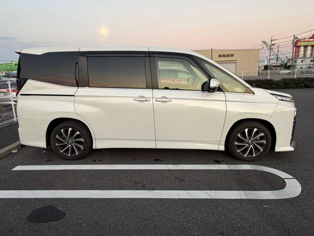 Toyota Voxy 10