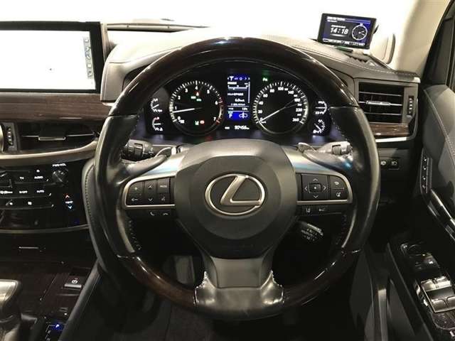 Lexus LX 11
