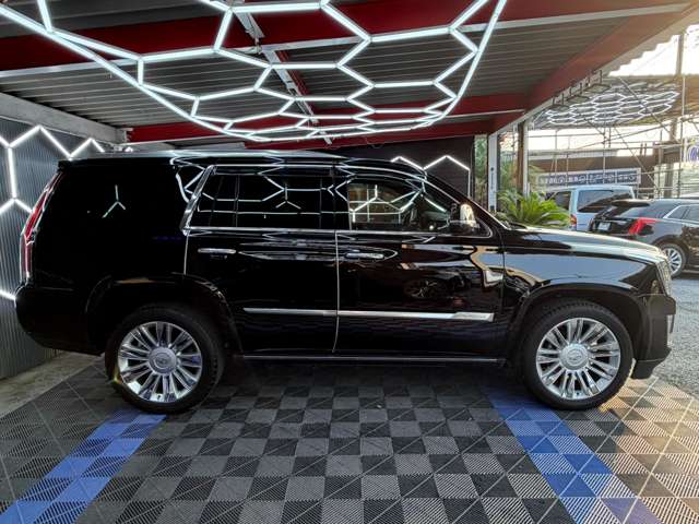 Cadillac エスカレード 6