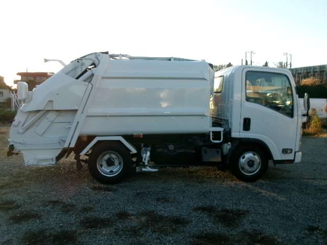 Isuzu Elf 7