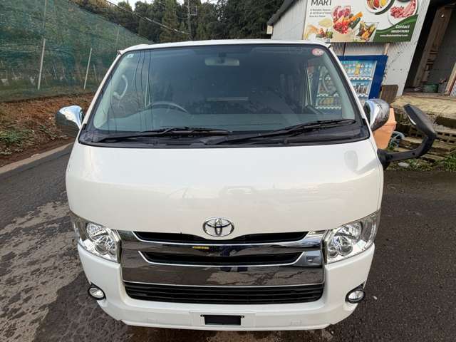 Toyota Hiace Van 11