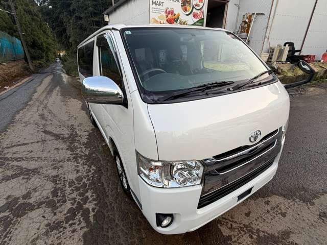 Toyota Hiace Van 12